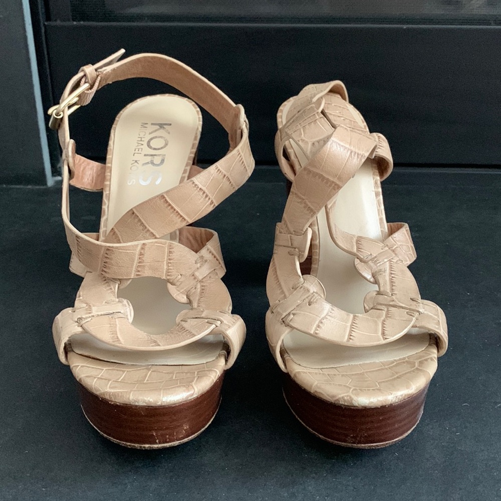Michael Kors tan snakeskin platforms sz 9m with gold buckle’s